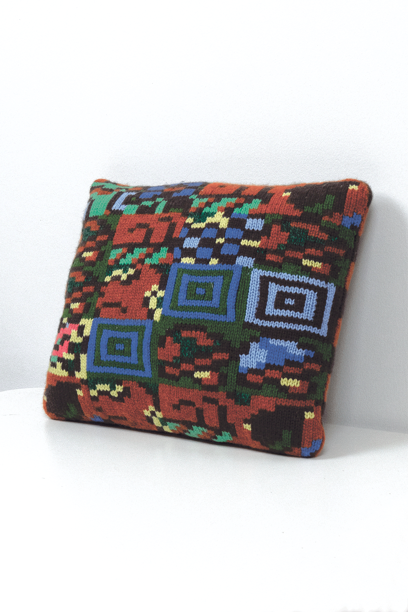 Charm Packs Pillow // No. 38 B1:E5