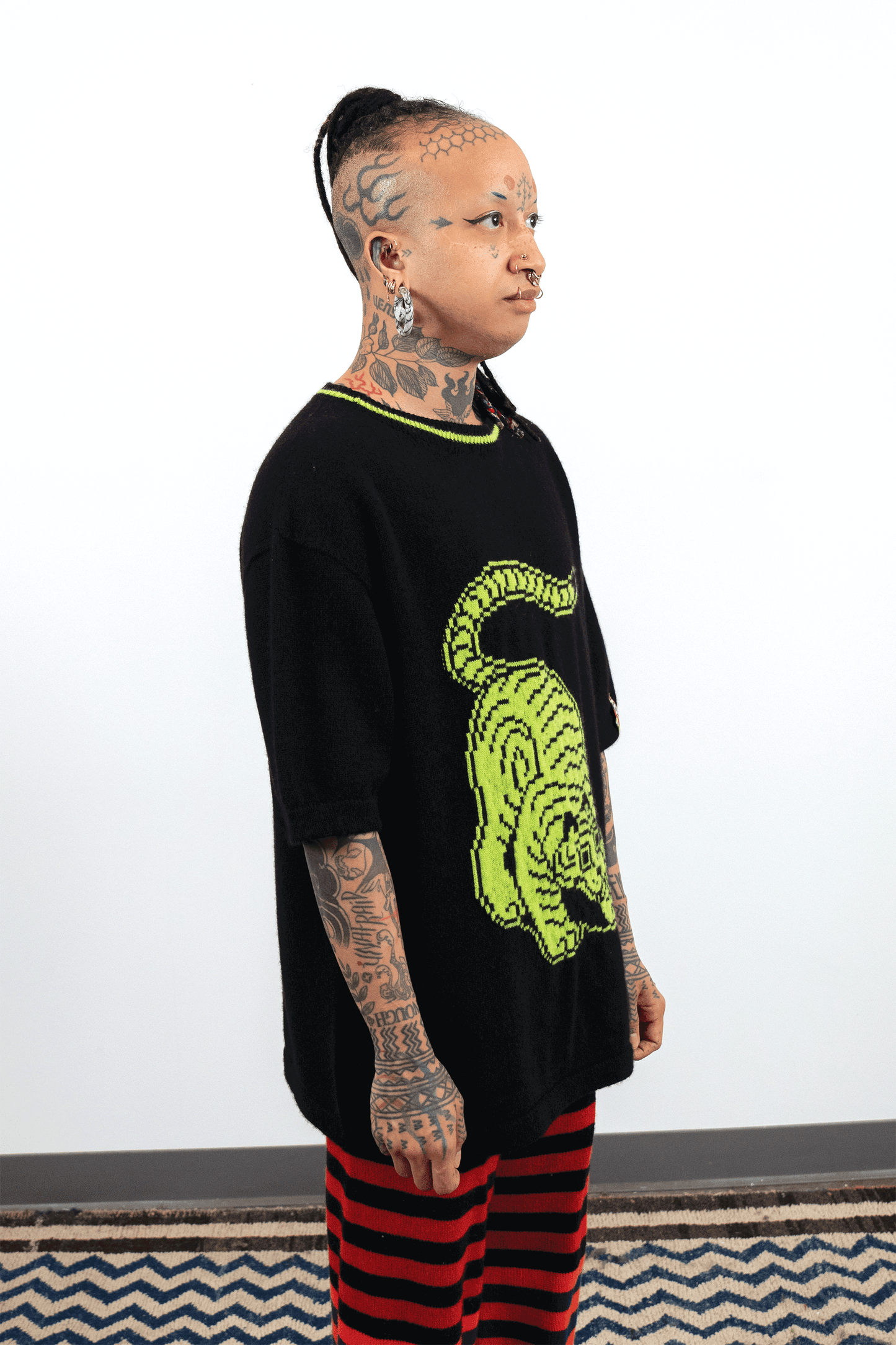 Pounce Tshirt // Ink/Lime